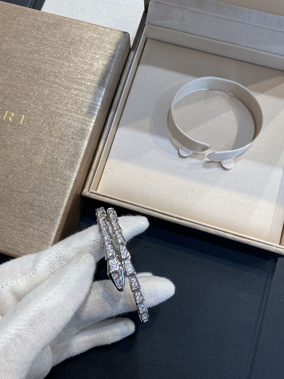 Bulgari Serpentine Full Diamond Bracelet (3) - www.newkick.vip